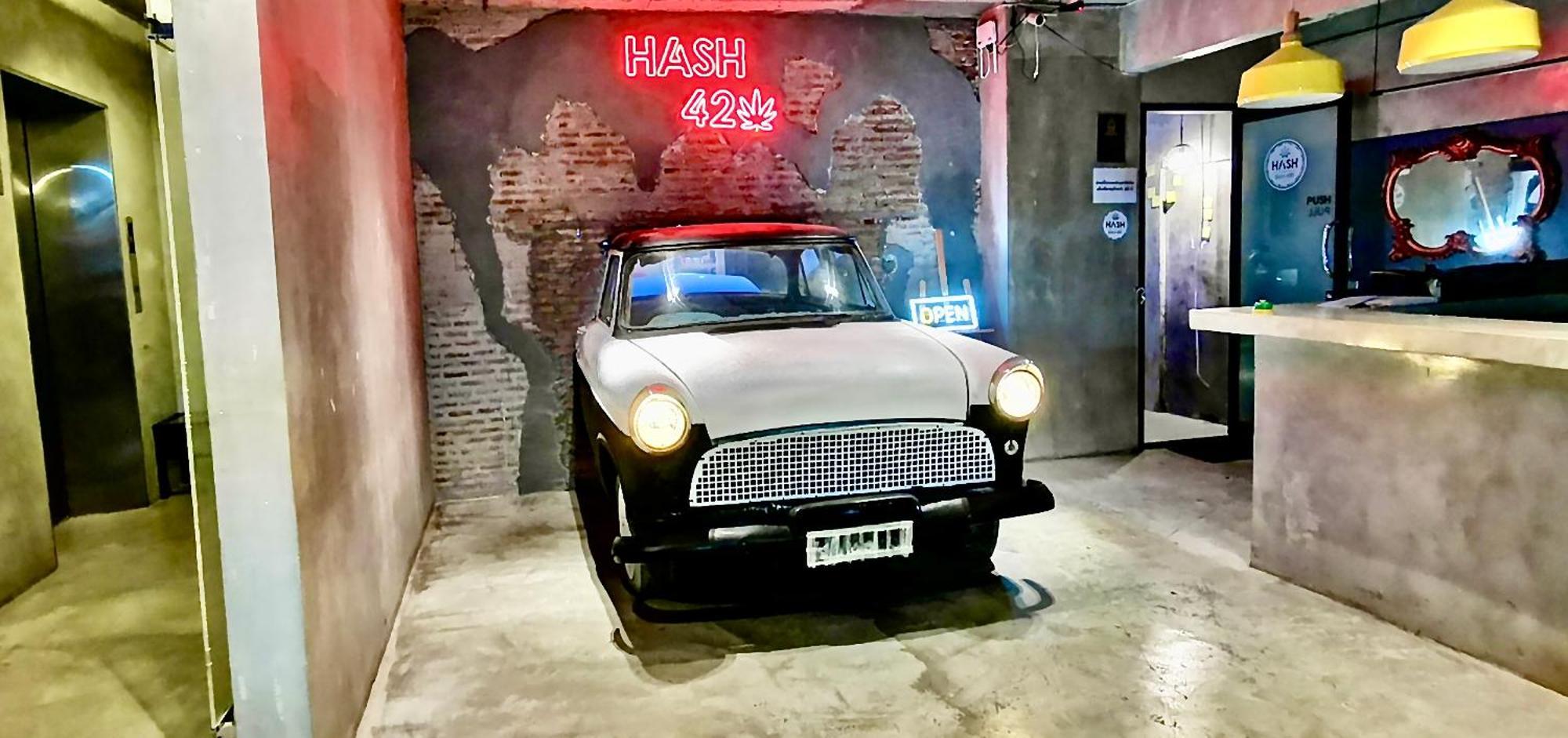 Hash Silom @ Silom Soi 3 * Бангкок